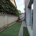 Kira * Bucarest