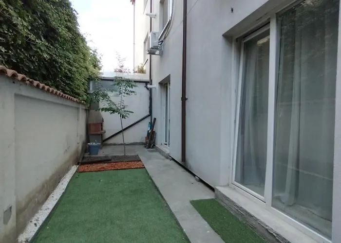 Kira Apartment